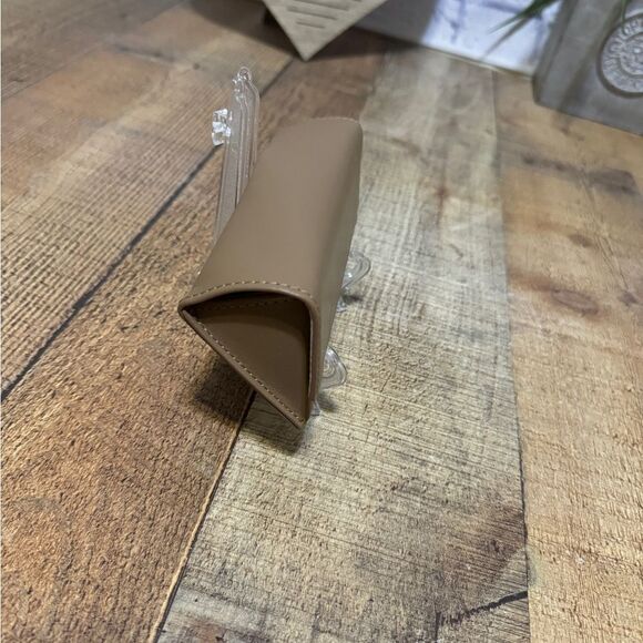 Burberry Camel Brown Slim Triangle Soft Leather Eyeglasses Case - Picture 2 of 8